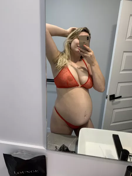 25 weeks, wet pussy & full tits