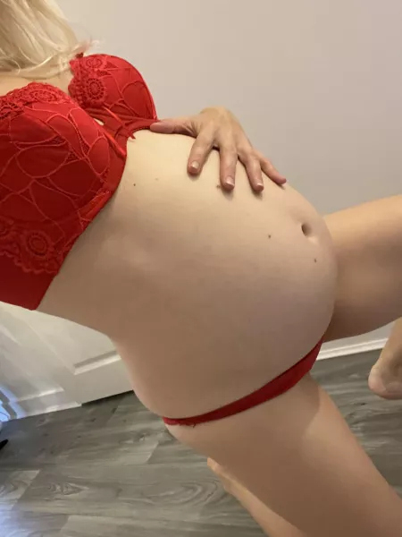 26 weeks preggo babe let’s have some fun