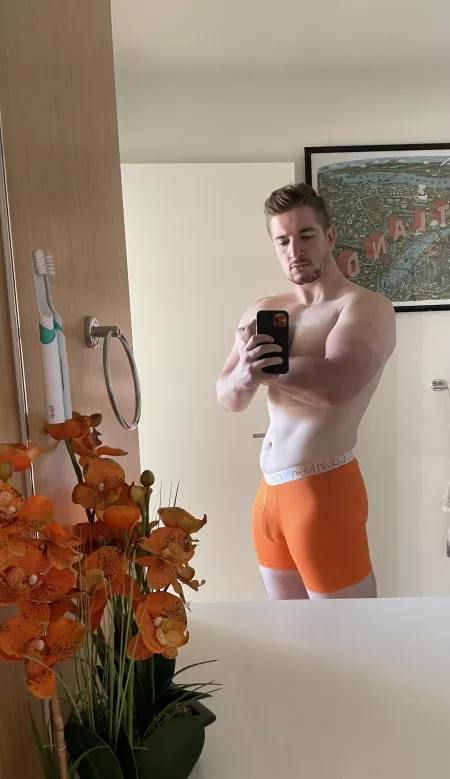 27M Can I interest you in some 🍊 and cream?