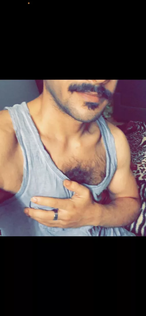 28 dom top for manly looking/acting slaves