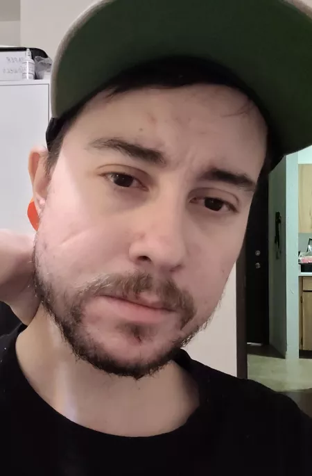 28 ,old, and looking for xbox one gaymer friends. Add my tag. TheColourMorale 😍