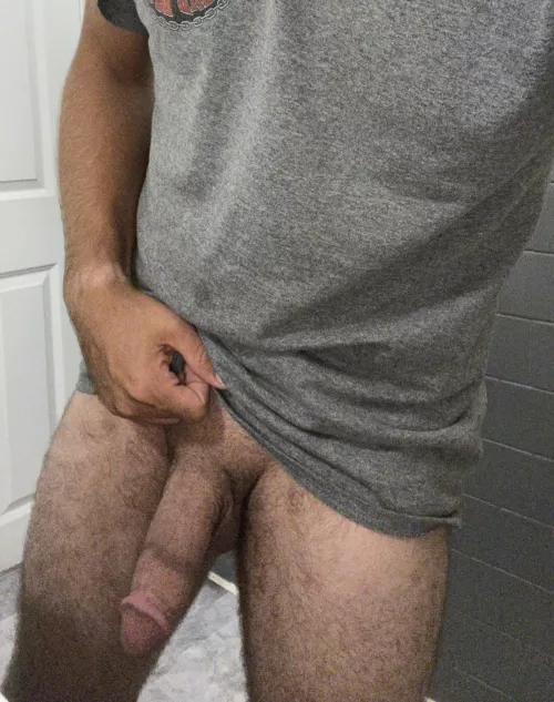 29 M US … kinda like how my dick looks soft more than when it’s fully hard … my bro agrees with me … lmk what you think