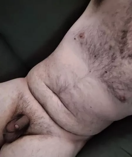 31m Never really took nudes before. So I hope you like.