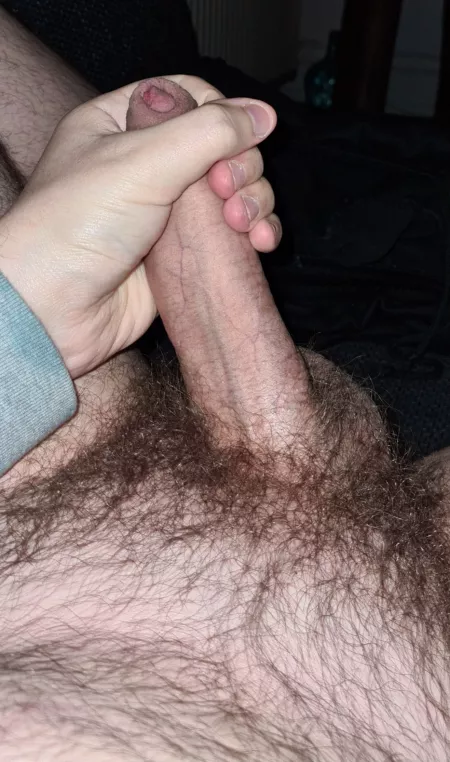 33, Dutch, Gay. Having a bush is a must. Love it!!! Be hairy and under 35. 🥳☺