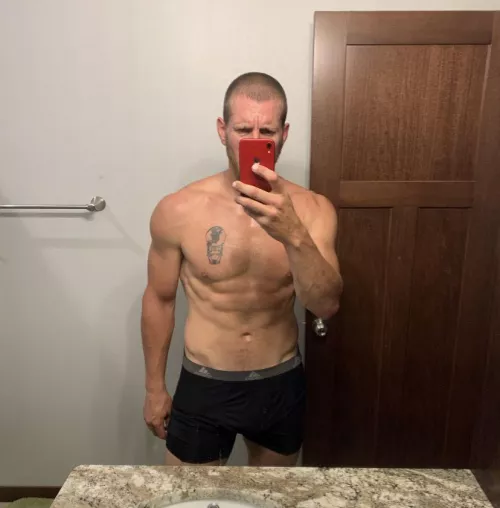 (33) (M) Monday boredom. Help me!!!