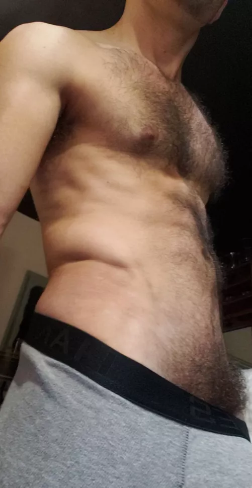 33 USA into hairy guys over 21
