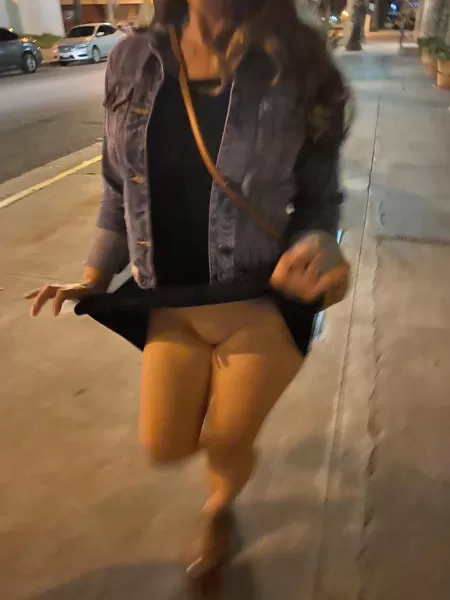 [37f] No panties....teasing him on the way to dinner 😈