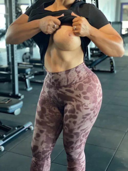 40 mom of 1, I m looking for a workout partner, any volunteer ?