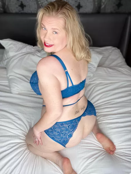 (41) Feeling sexy in my hotel room 💋