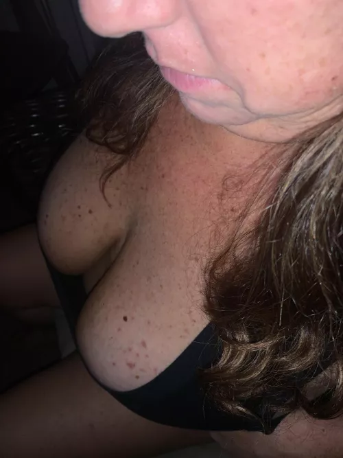 41(F). Was definitely feeling friskier by the time the night game was kicking off…🥳😈💋