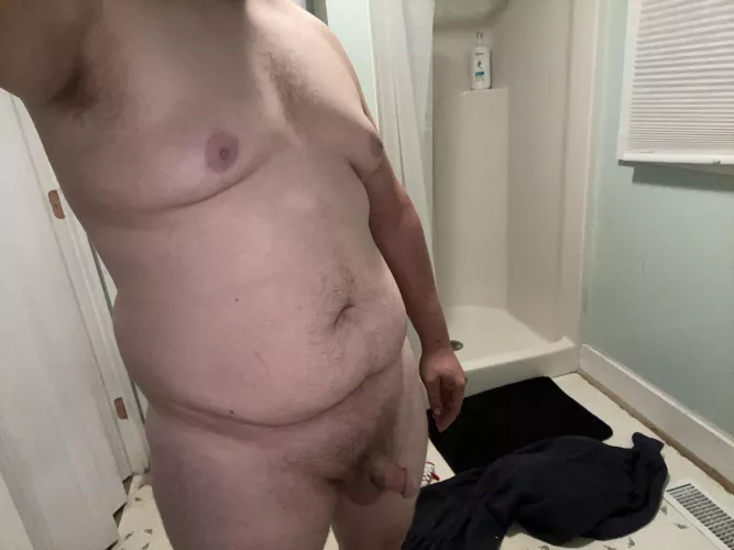 5’8. 230lbs. 25 M