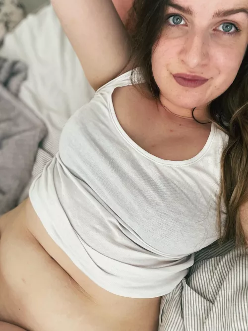 A casual morning milfie 😈