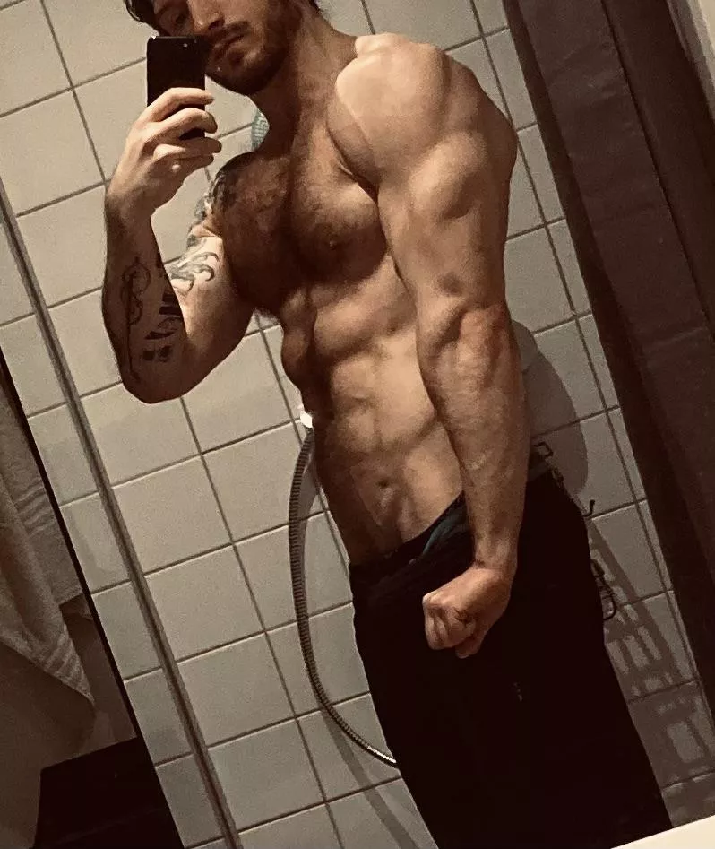 A lil forearm and tricep flex….