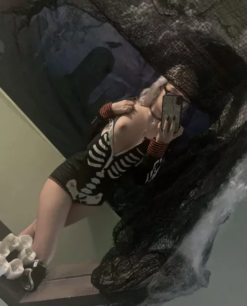 a lil spooky slip 🖤💀