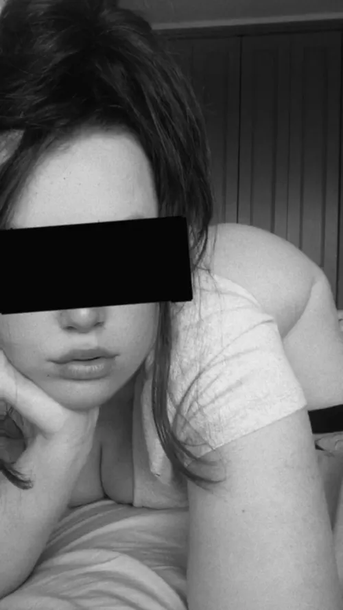 A little hip and boob cleavage 👅