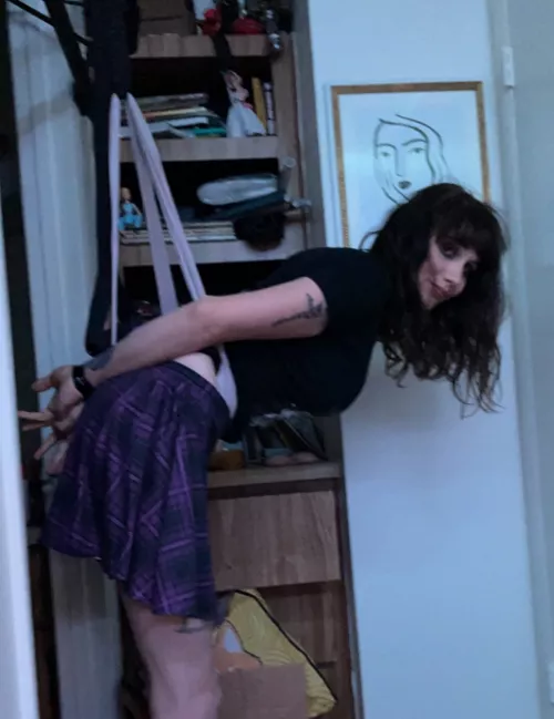 A little Missy gave me a pull up bar for wedgies, how thoughtful 😘