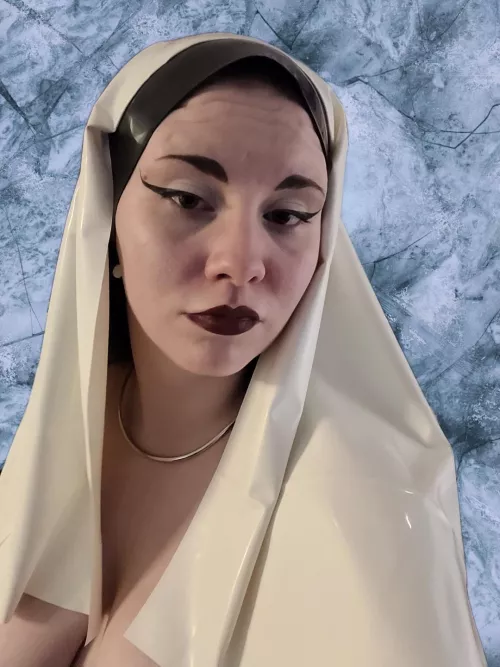 A new latex hood, can't wait to pair it with an outfit!!💋💋💋💋