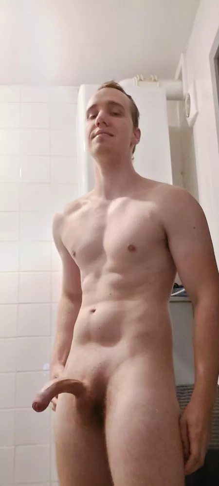 A nude with a smile just for you ! Pm open ;) A nude with a smile just for you ! Pm open ;)