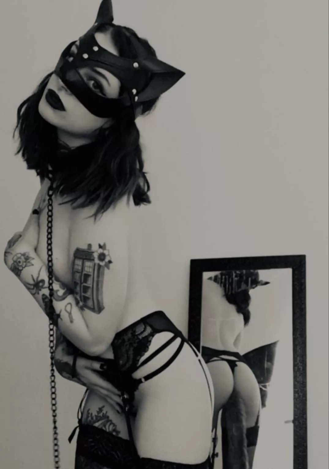 A sexy little kitten needed some attention 😈