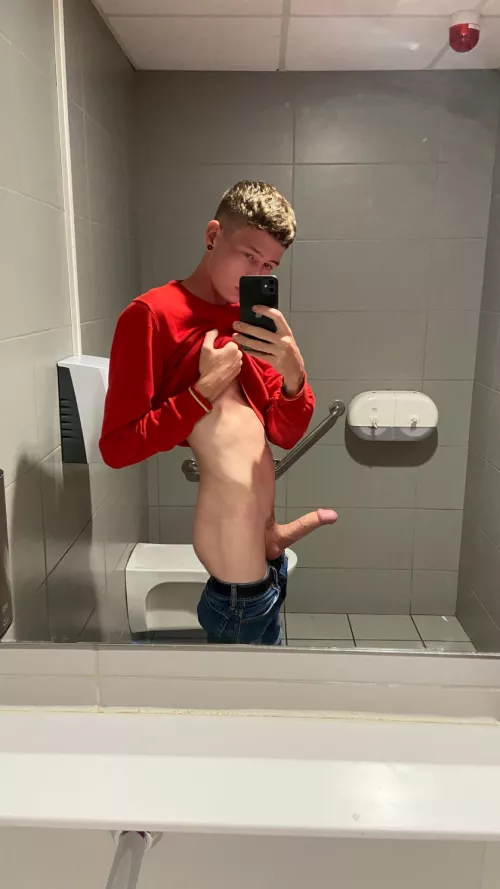 ✈️ Airport restrooms get me in this mood 😏🍆