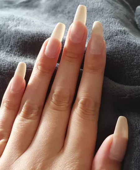 All natural with a sheer pink varnish 🥰
