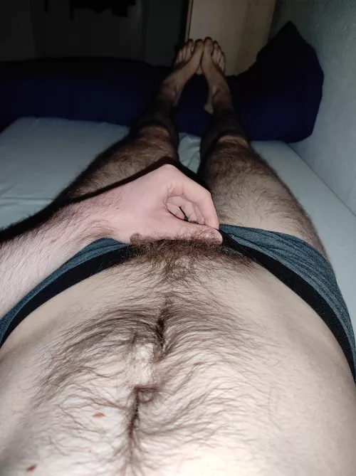 All that hair but nobody to run their fingers through it 😞