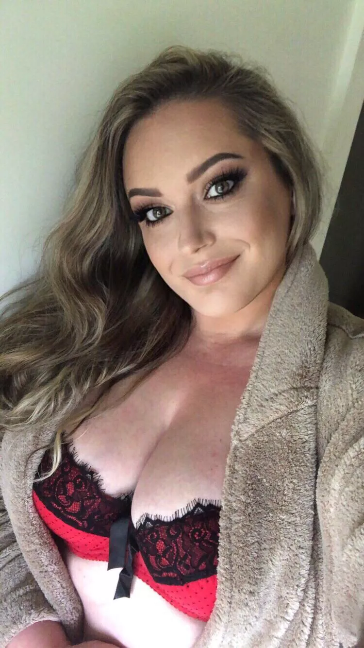 All the curves 😘