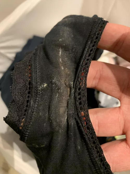 Always love visiting my friends house- the laundry basket is in the bathroom, had a long sniff on his girlfriends sweaty and pissy panties. Spoke to her straight afterwards with the taste on her grool still on my tongue 😈