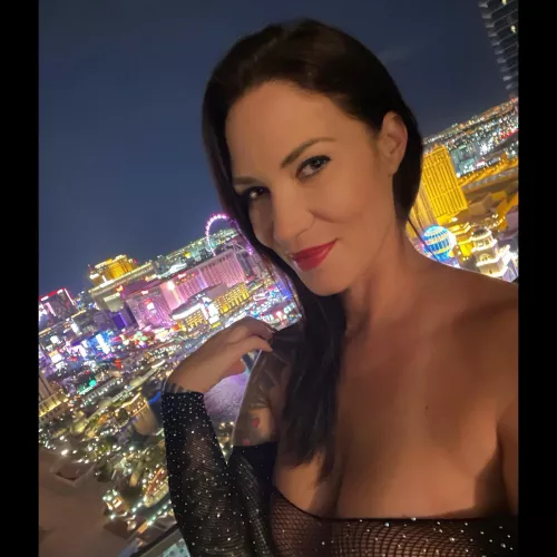Andie renae (@therealwithandie) [instagram] just in Vegas doing my thing