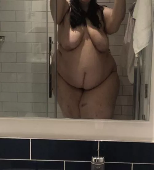 Another hotel, another shower selfie 🚿