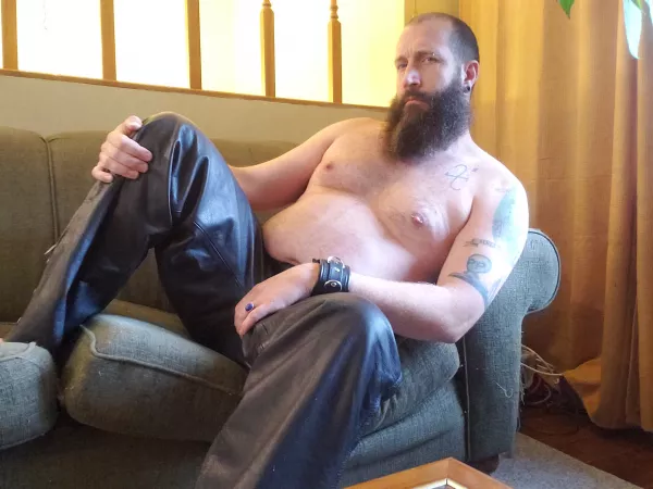 Any boys need a leather Daddy?