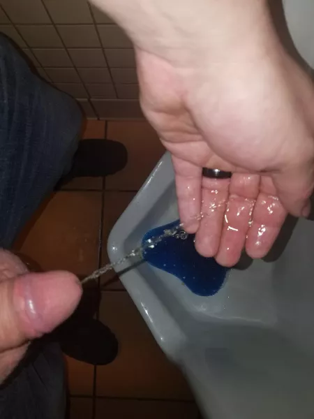 Any ladies like me to pee on them??? u can return the favor...😉