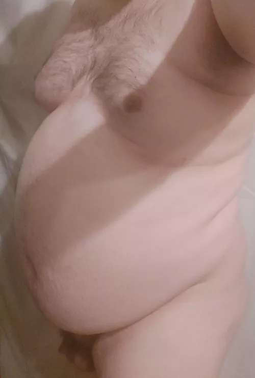 Anyone into teasing? Tease my fat belly and moobs 🥵