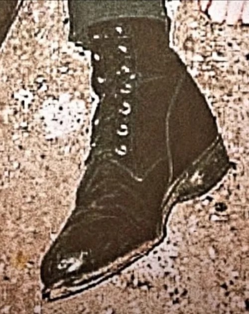 anyone know what boots these could be?