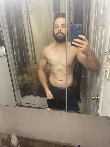 Anyone wanna give me my first real cock 😍🤤🍆🍆🍆