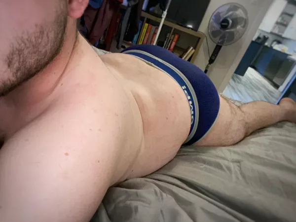 Anyone wanna play with my piece of bread ? 😈🍑🩲