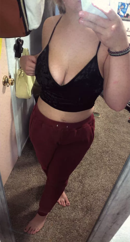 Anyone wanna see what’s under this😜