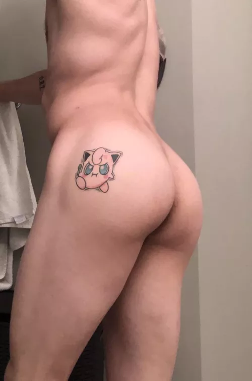 Anyone want an early afternoon snack 🍑?