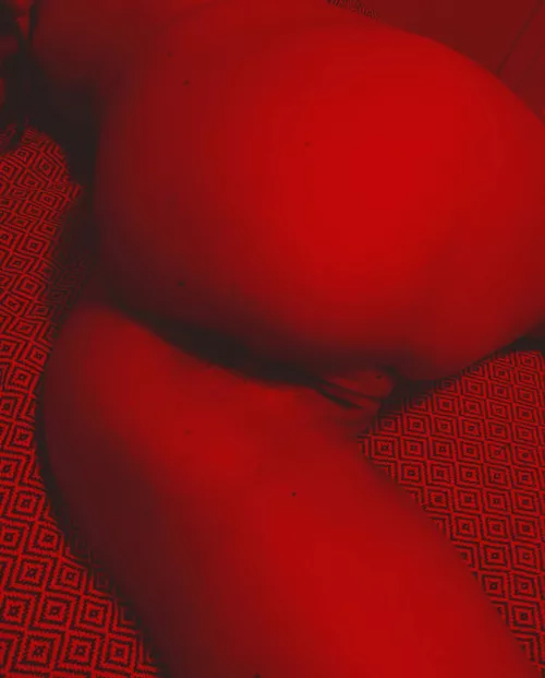 Anyone who wants to make me happy? 😳🤭