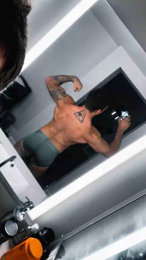 Are muscular booties allowed here. 😇