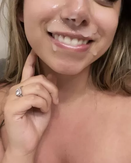 As a girl with a cum fetish, getting my first facial ever was a dream 🥰