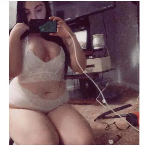 Awake and horny😋😋