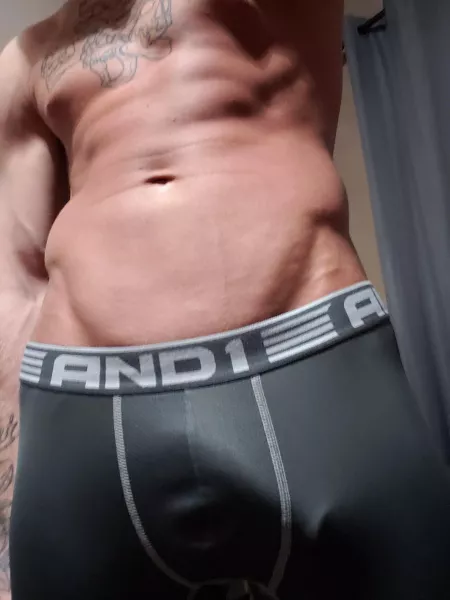 Aye wats up hmu to chat