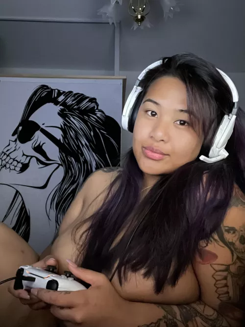 Bare-faced, ready to get into bed, but still looking for someone to play with me. Will you play with me? 💋