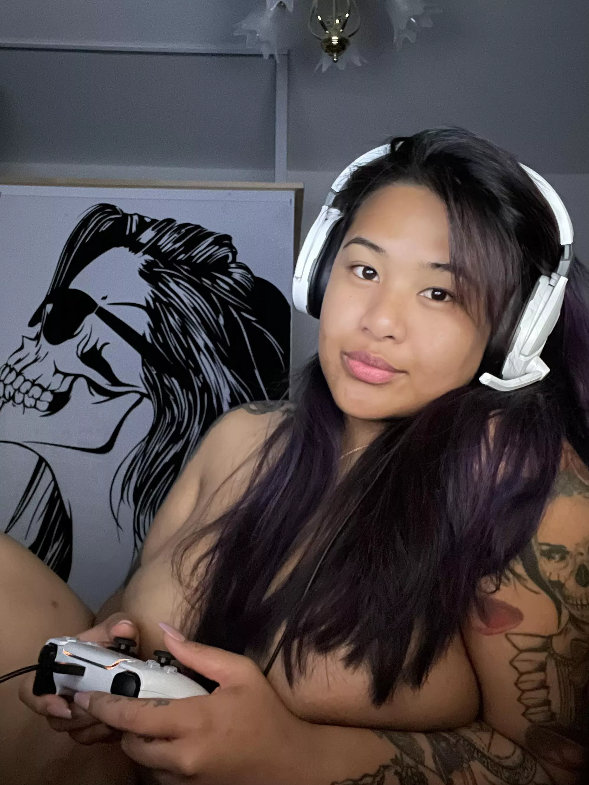 Bare-faced, ready to get into bed, but still looking for someone to play with me. Will you play with me? 💋 Bare-faced, ready to get into bed, but still looking for someone to play with me. Will you play with me? 💋