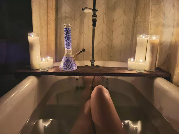 Baths and bongs💚