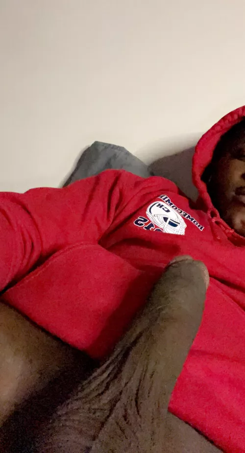 BBC top. Looking for a horny thick bottom to wake him up. 👻htalib17 😏