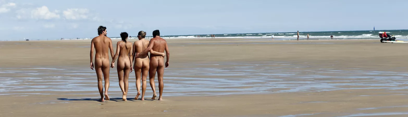 Beach at CHM Montalivet, hand-in-hand (panorama)