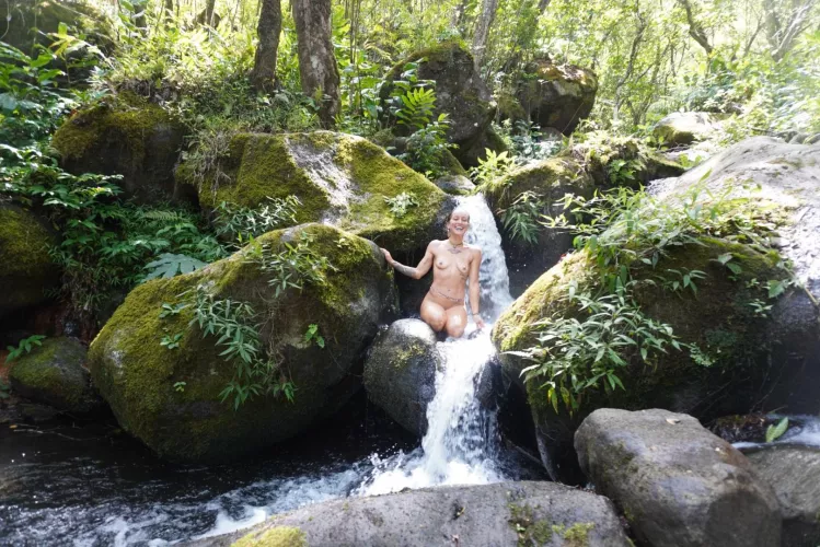 being surrounded by so much green & sunshine makes me so happy🥰🌿🌞