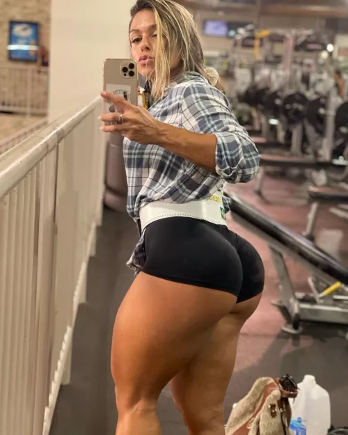 Big ol ass cheeks and thick thighs